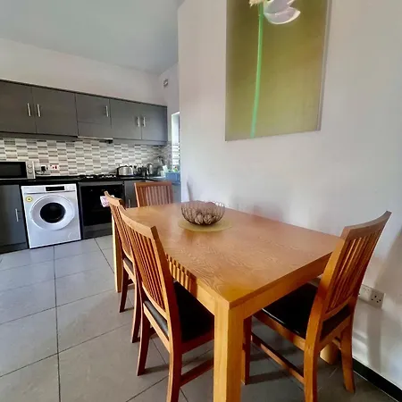 83/3-lovely 1 Bedroom Penthouse *