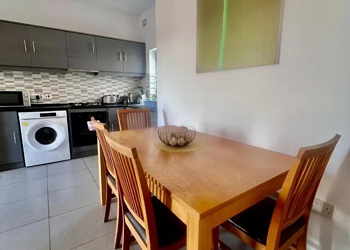 83/3-lovely 1 Bedroom Penthouse *